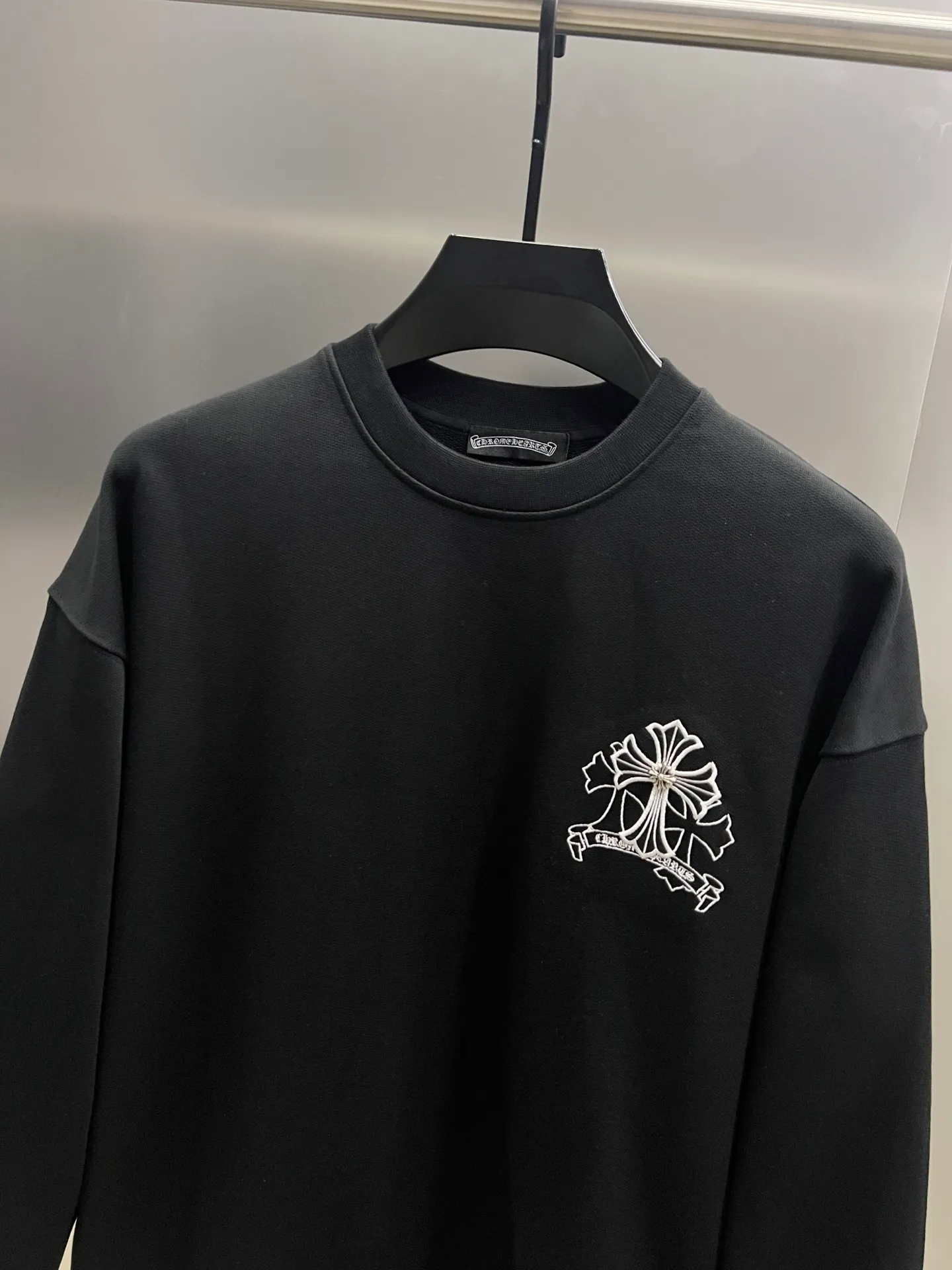🅿️310 CH Cro 2025 Autumn and Winter New Customized 430g Double Yarn Fabric Round Neck Long Sleeve Sweater Chest Cross Pastel Embroidery Technology Classic Sanskrit Letters Embroidery Pastel + Hardware Design Technology High-end Version! The same loose version for men and women S M L XL XXL five sizes color black white